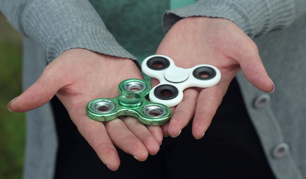 Comment aider un enfant à se connecter avec des Fidget Toys ?