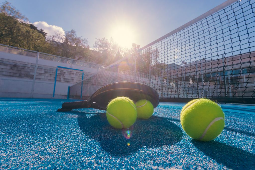 Le padel : le guide complet du nouveau sport qui rend les Lyonnais accros
